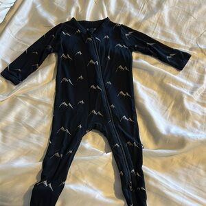 Kyte BABY Black and White Pajama Set with Cozy Fabric